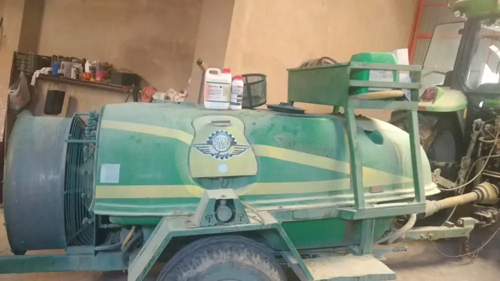 Equipo agrícola sucio antes de aplicar Powerlim